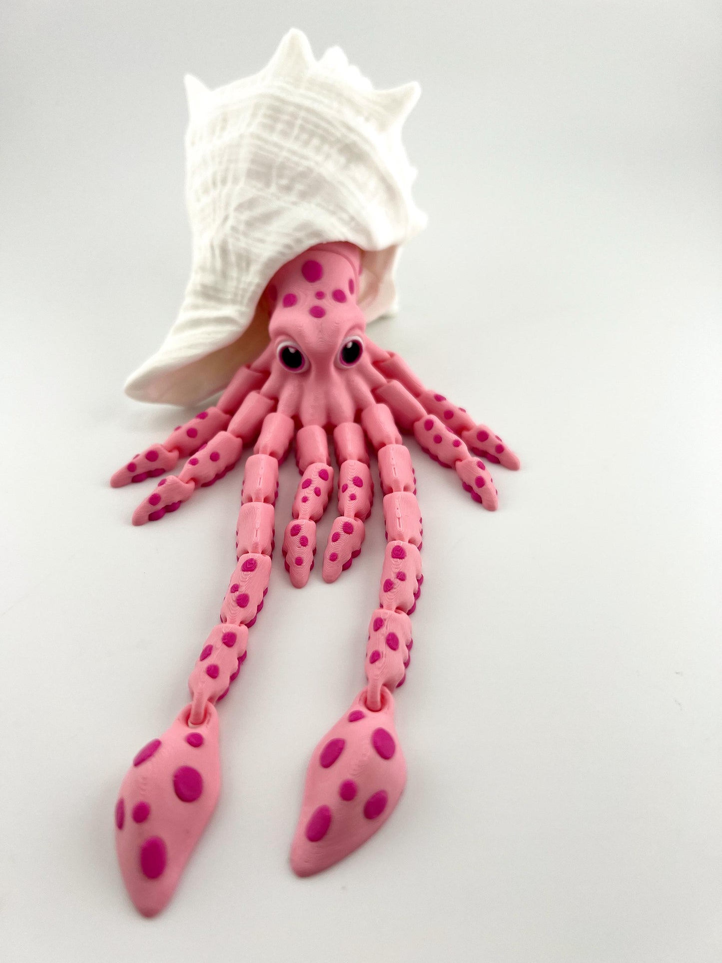 Adorable 3D Printed Squid and Shell, Articulated Playful Figures for Ocean Lovers, Great Gift for Kids and Collectors